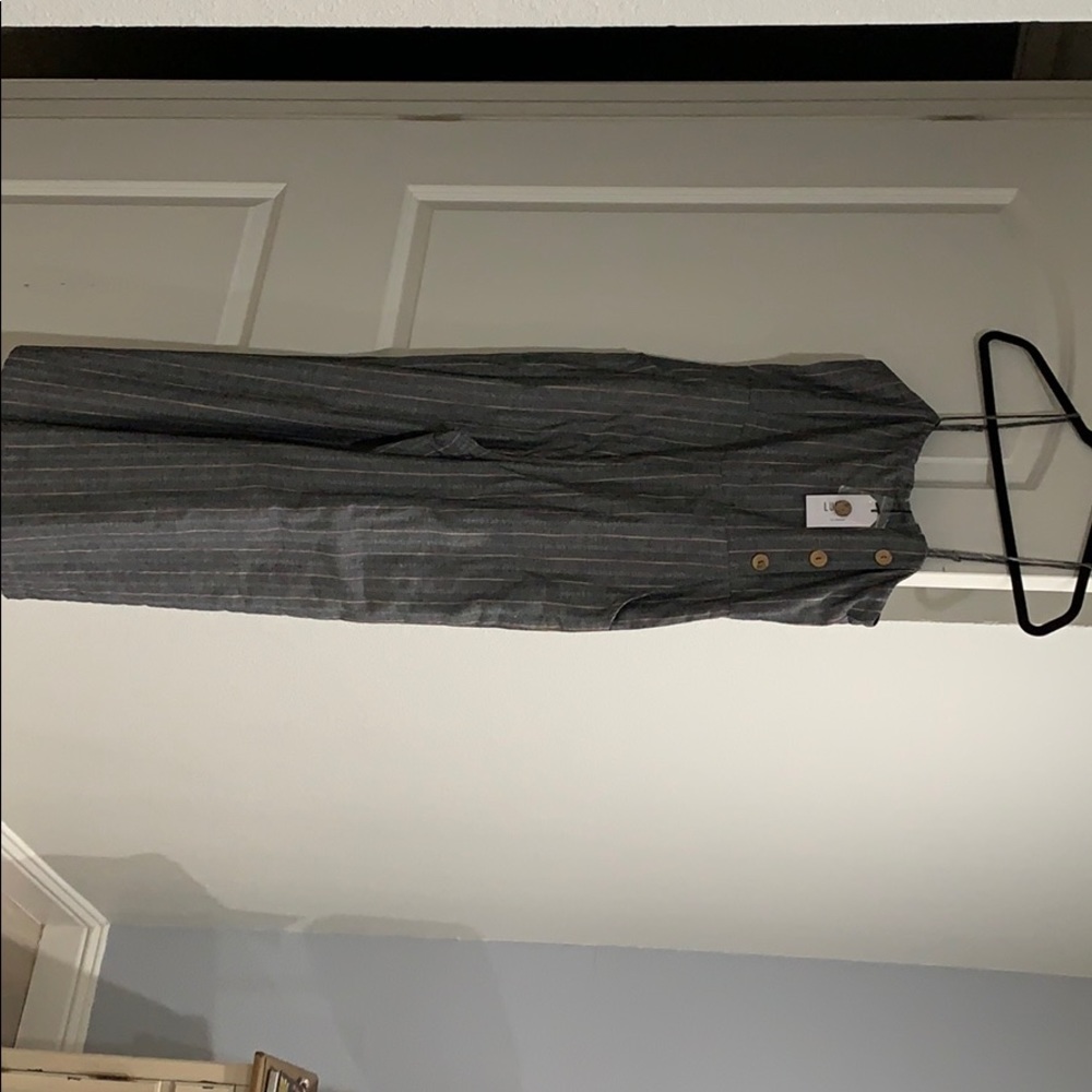 Super cute strap pocket jumpsuit! Has pockets